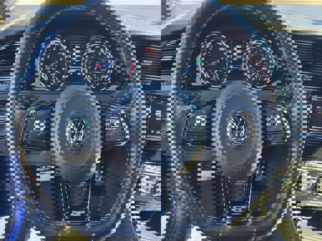 Used 2015 Volkswagen Golf R 4-Door image 11