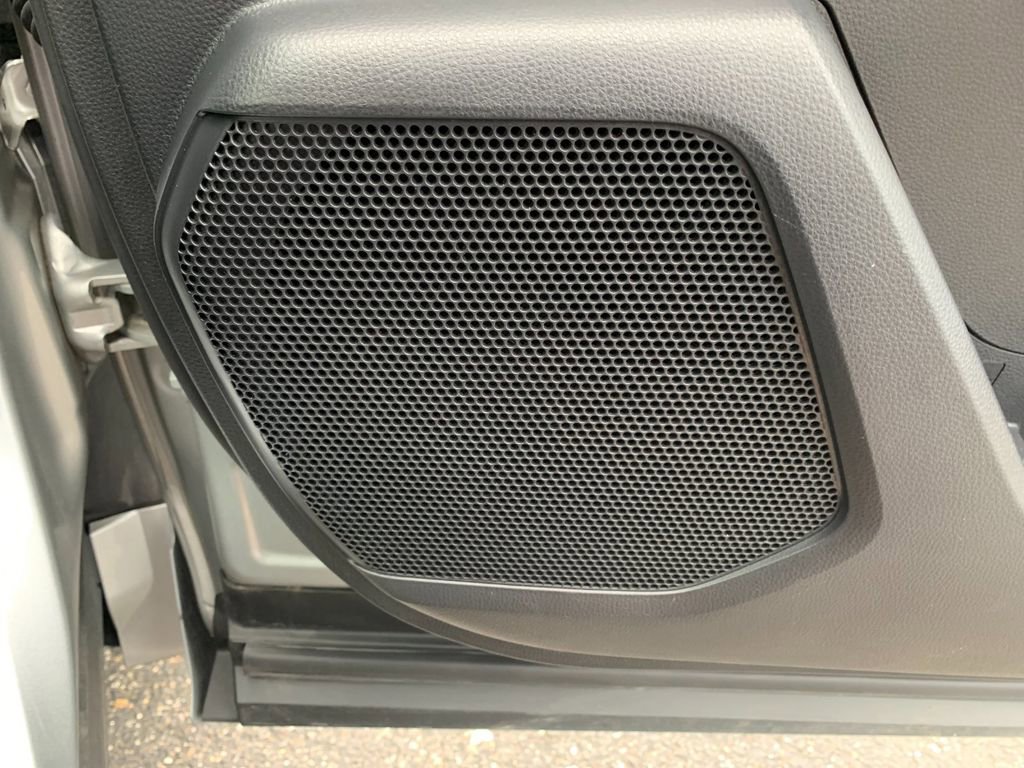 Used 2021 Toyota Highlander XLE AWD/4WD image 23