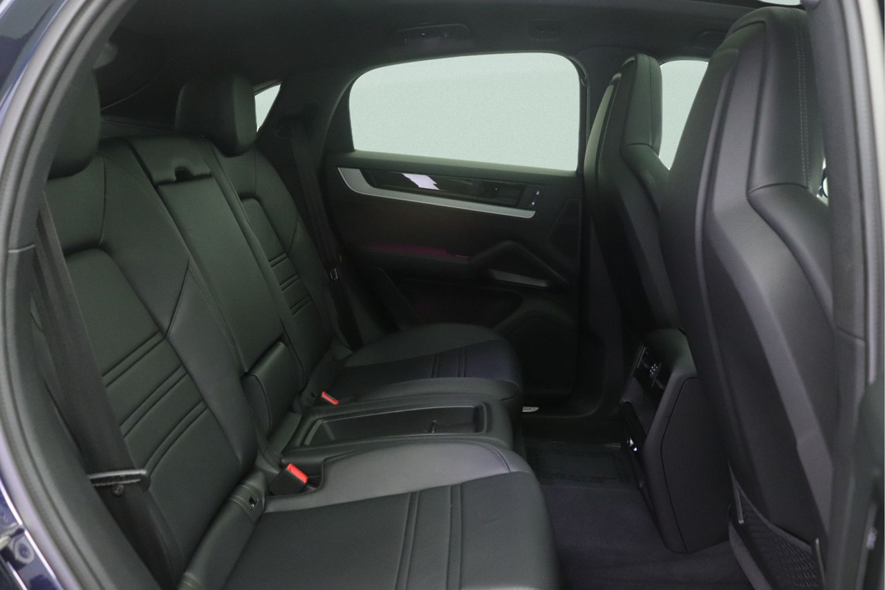 Used 2024 Porsche Cayenne Coupe AWD/4WD image 29