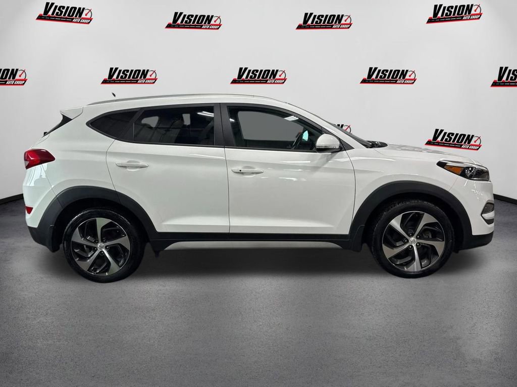Used 2017 Hyundai Tucson Sport image 4