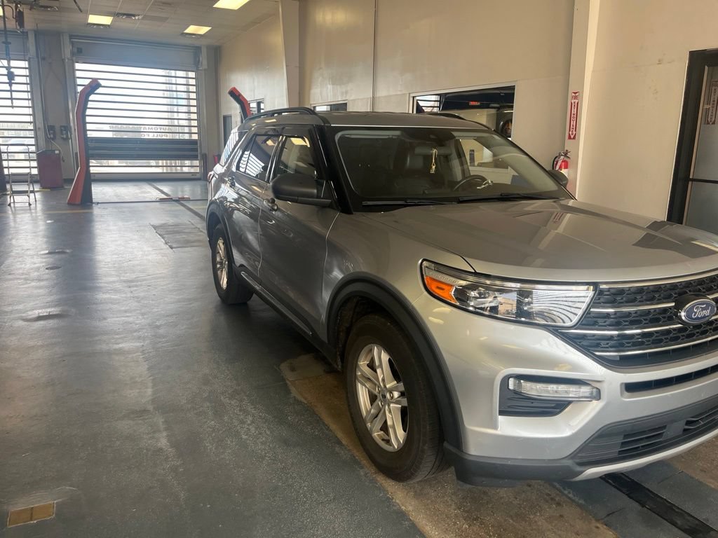 Used 2021 Ford Explorer XLT w/ Equipment Group 202A AWD/4WD image 13