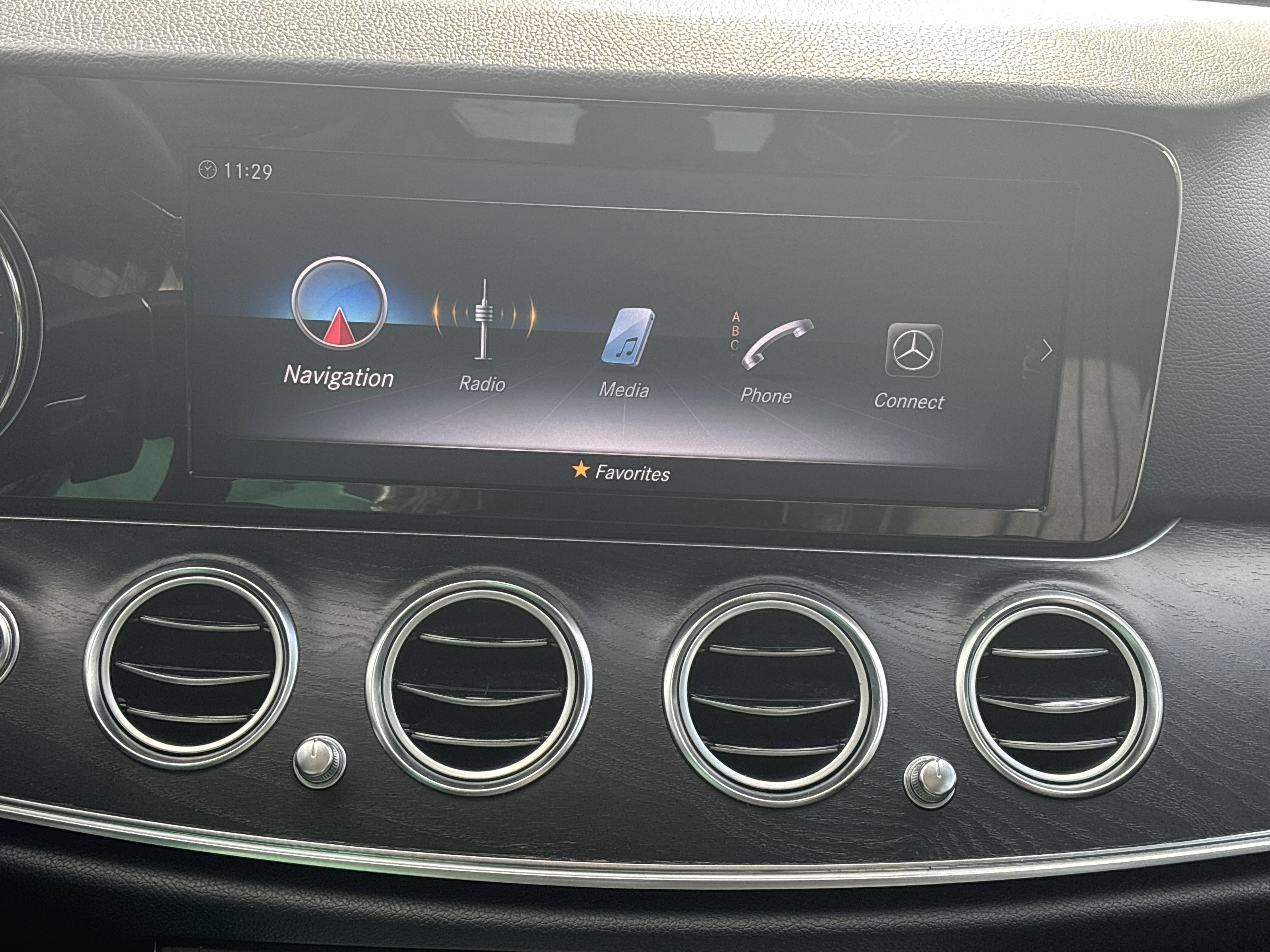 Used 2018 Mercedes-Benz E 300 4MATIC image 18