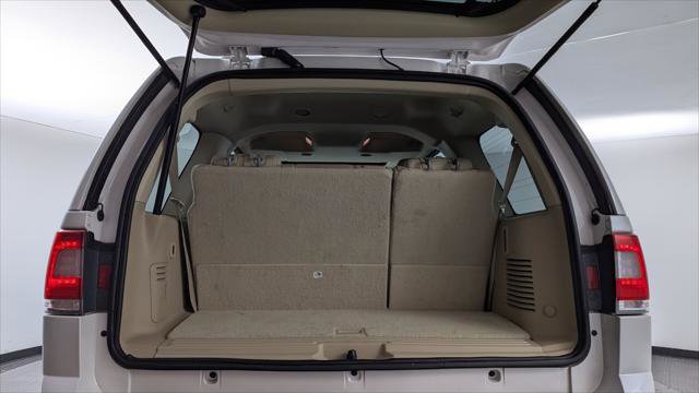 Used 2017 Lincoln Navigator Reserve image 17