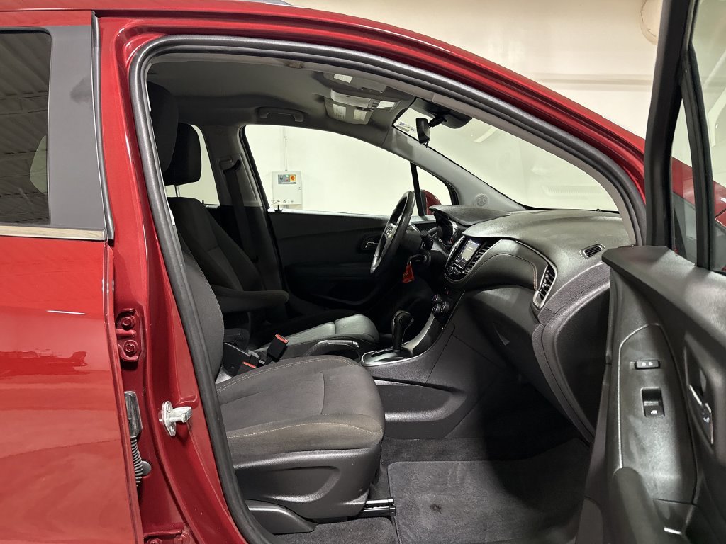 Used 2020 Chevrolet Trax LT FWD image 21