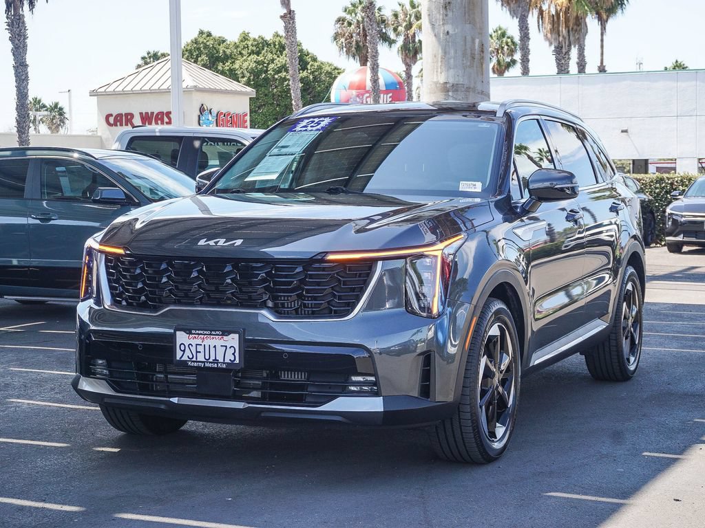Certified 2025 Kia Sorento EX FWD image 4