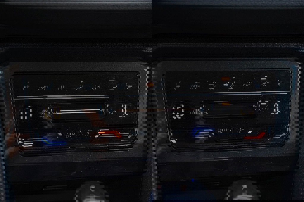 New 2024 Volkswagen Tiguan SE image 20