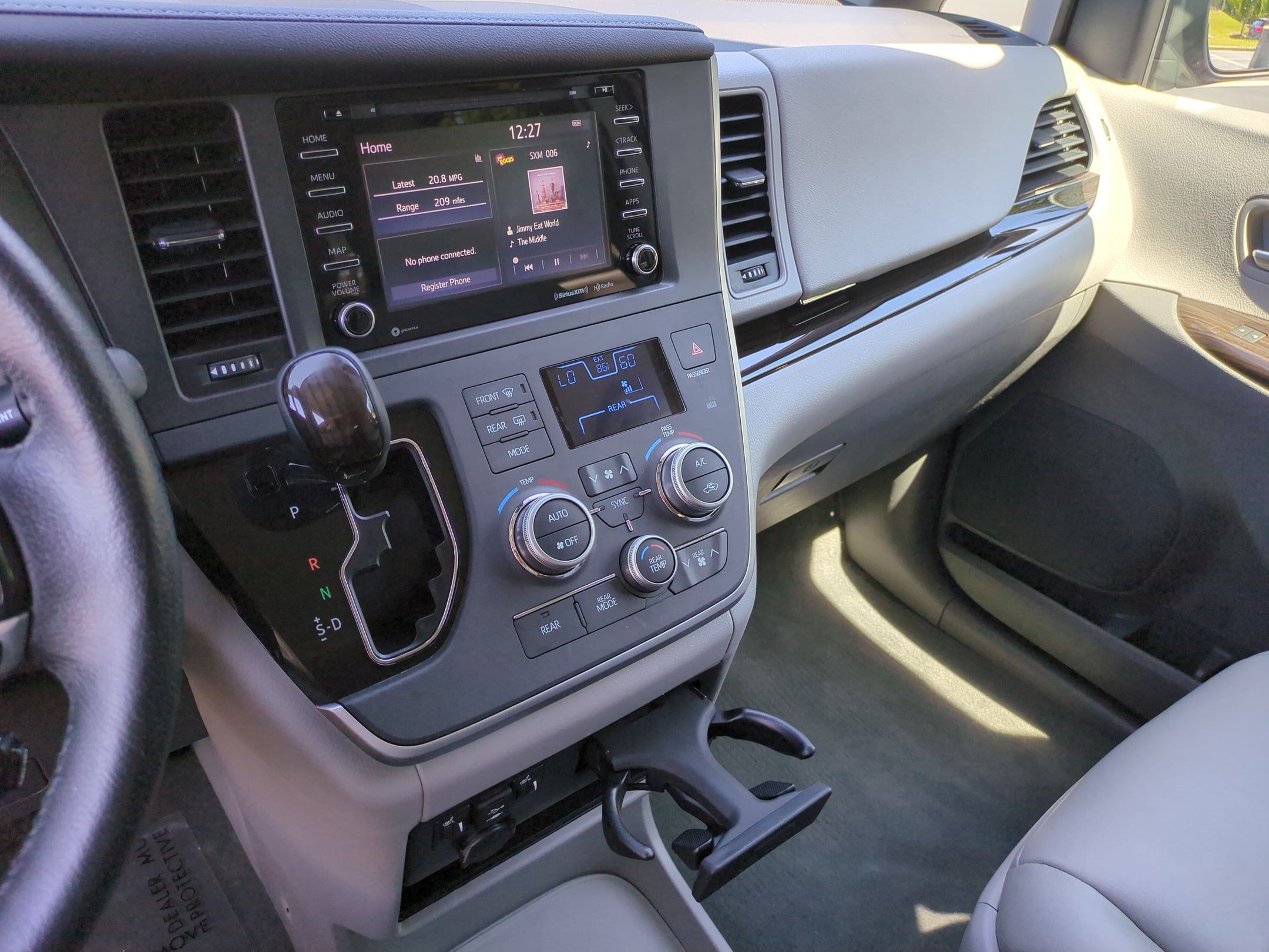 Used 2020 Toyota Sienna XLE FWD image 23