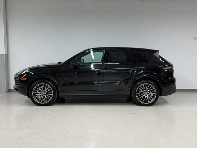 Certified 2023 Porsche Cayenne Platinum Edition image 2