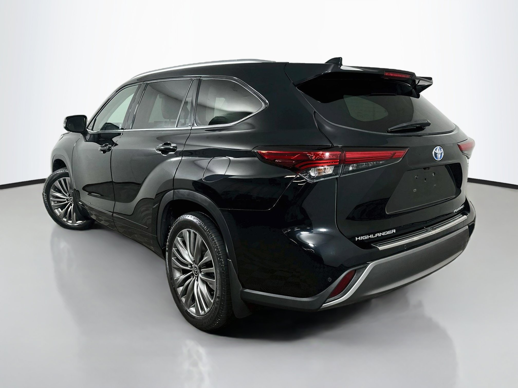 Used 2022 Toyota Highlander Platinum AWD/4WD image 5