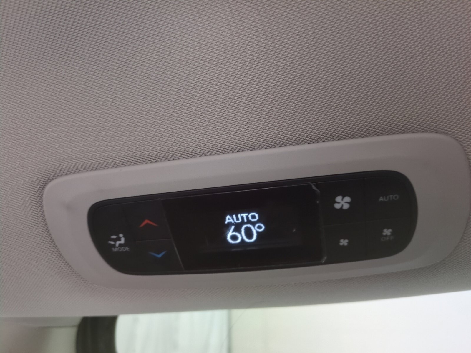 Used 2018 Chrysler Pacifica Touring-L FWD image 18