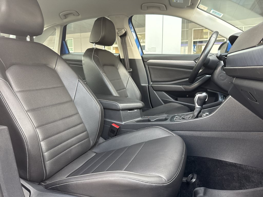 Used 2024 Volkswagen Jetta SE FWD image 30