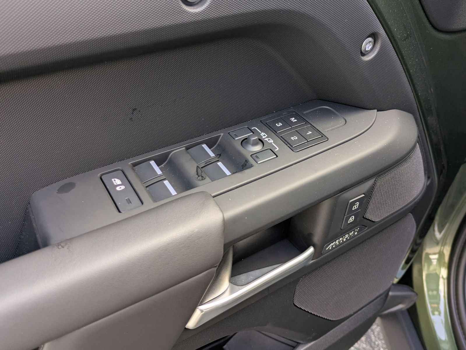 New 2026 Land Rover Defender 110 X-Dynamic SE AWD/4WD image 12