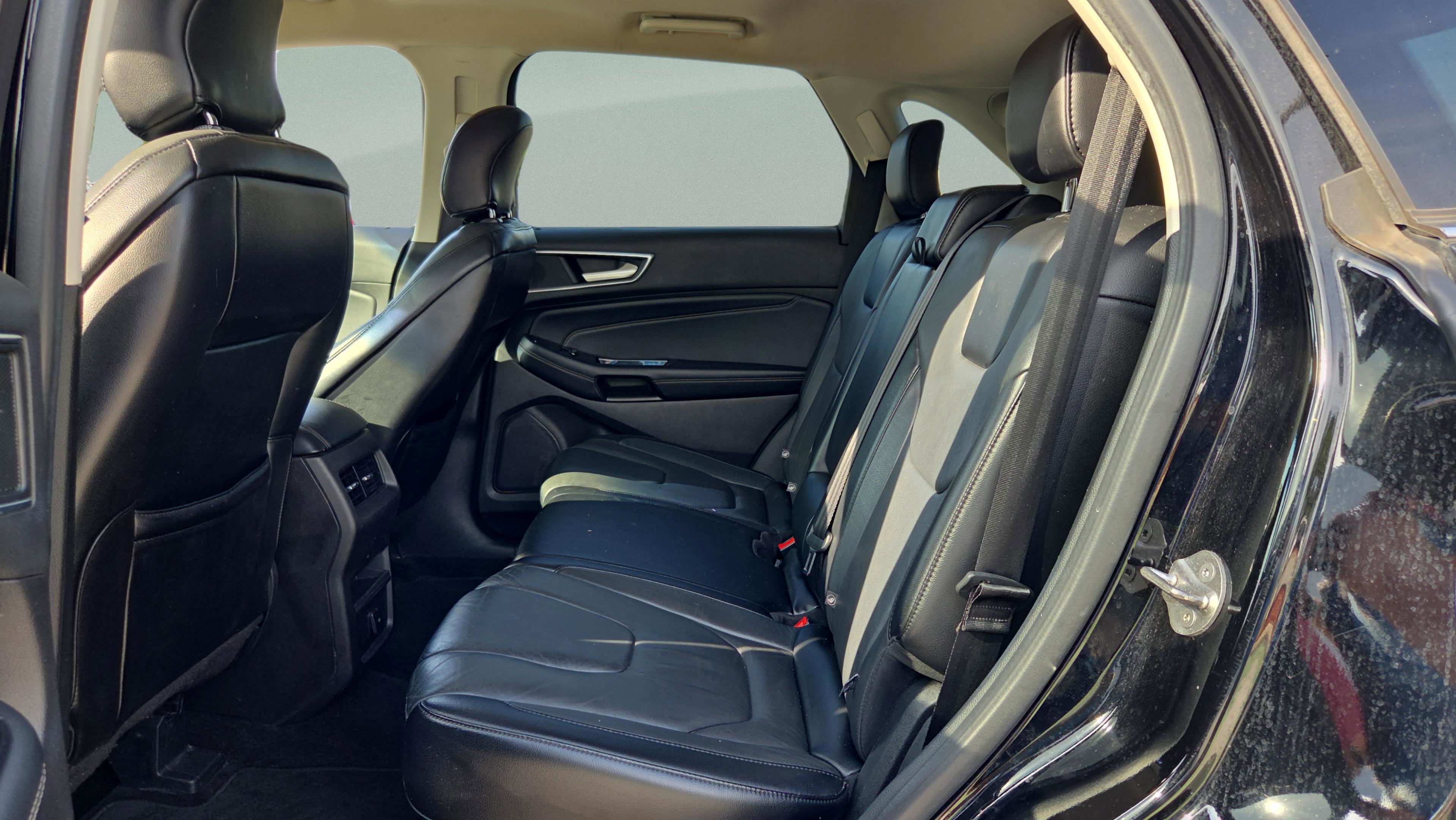 Used 2018 Ford Edge Titanium w/ Ford Safe & Smart Package FWD image 10