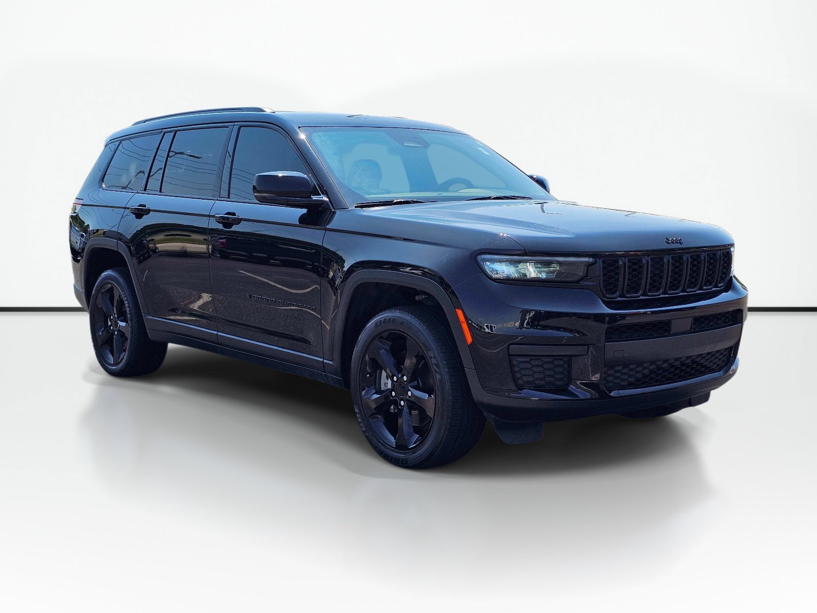 Used 2024 Jeep Grand Cherokee L Laredo RWD image 5