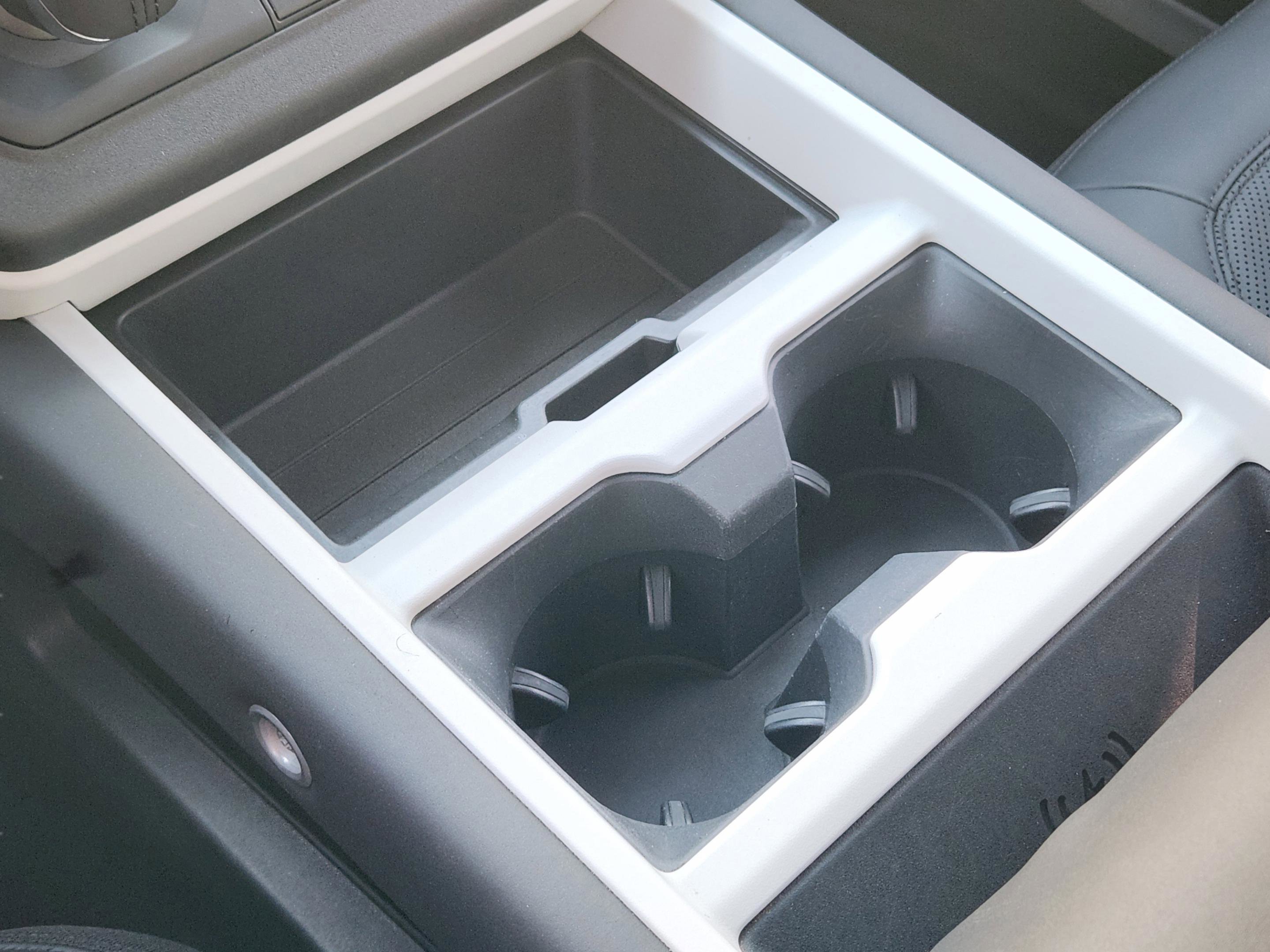 Used 2025 Land Rover Defender 110 S image 19