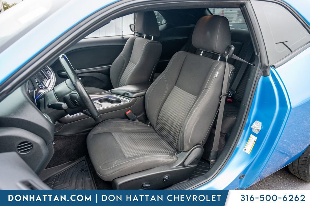 Used 2018 Dodge Challenger SXT w/ Blacktop Package RWD image 3