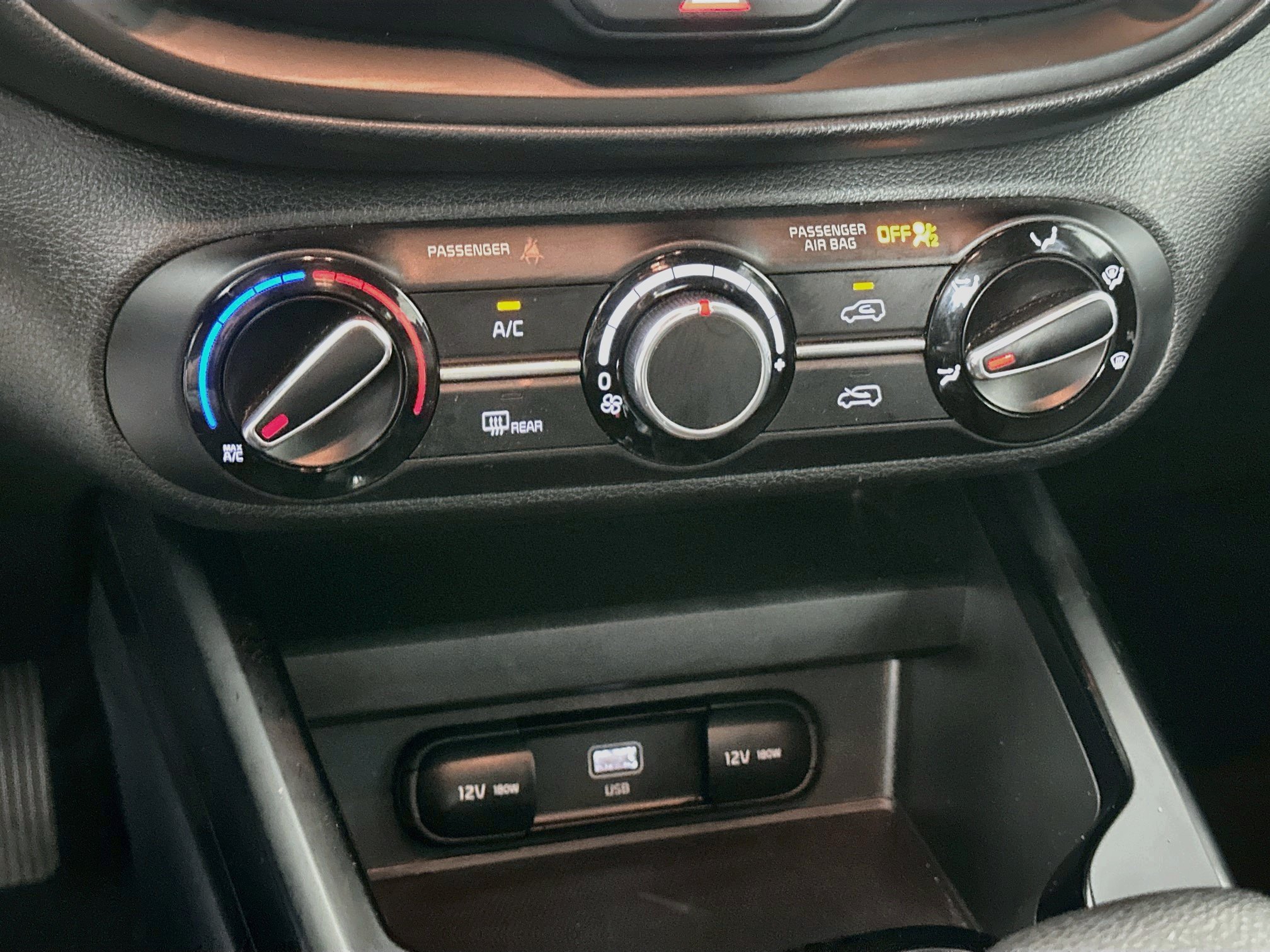 Used 2025 Kia Soul LX w/ LX Technology Package FWD image 23