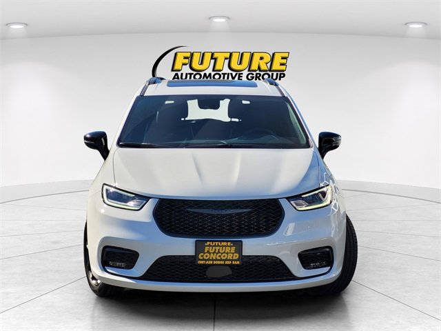 New 2026 Chrysler Pacifica Limited w/ S Appearance Package image 3