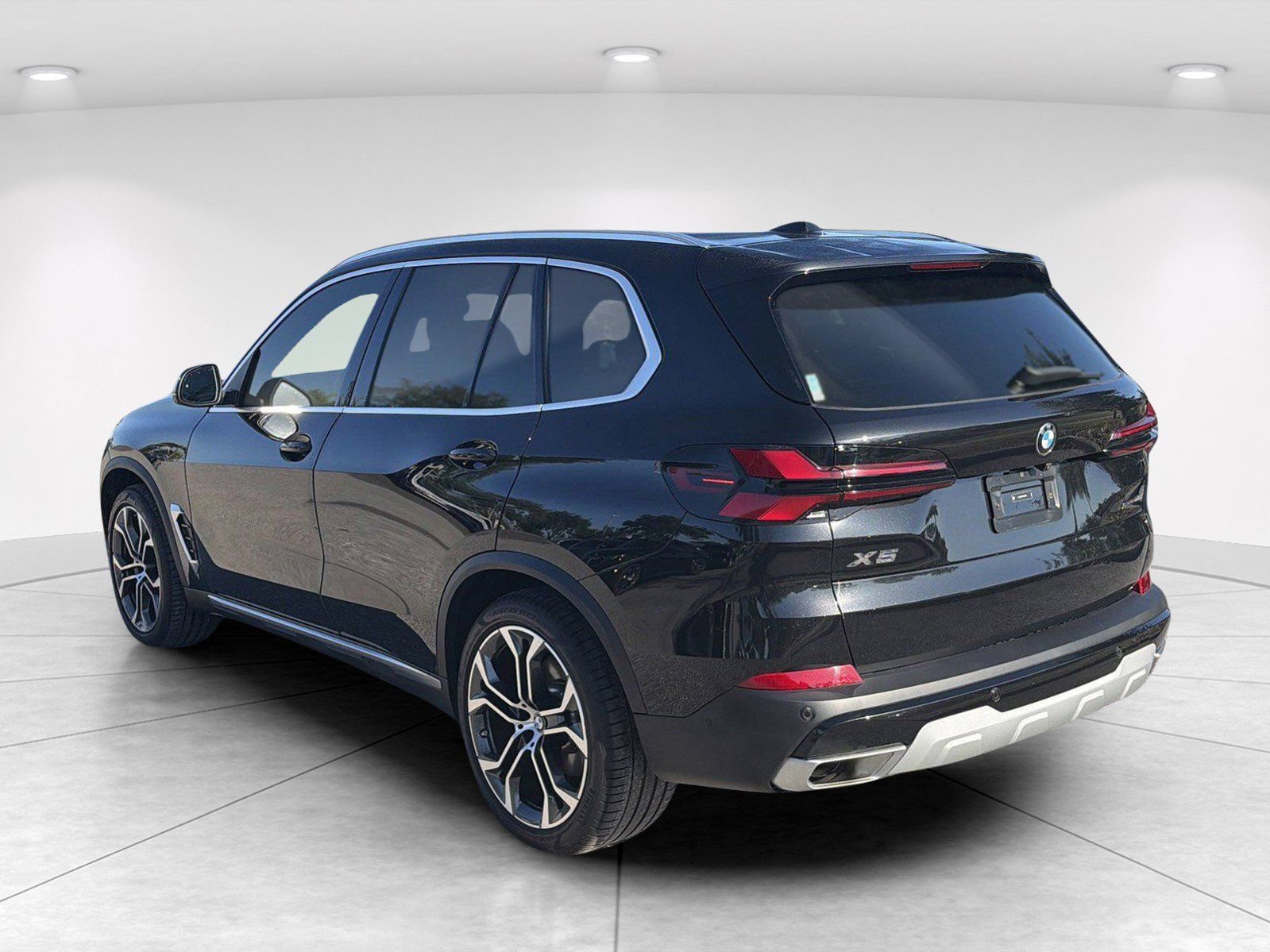 Certified 2025 BMW X5 sDrive40i w/ Premium Package RWD image 6