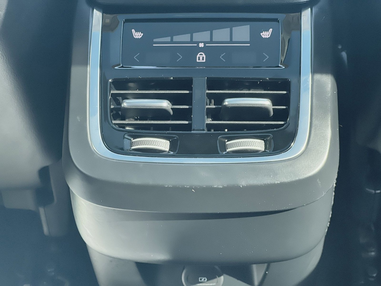 Used 2024 Volvo XC90 B6 Plus w/ Protection Package Premier image 23