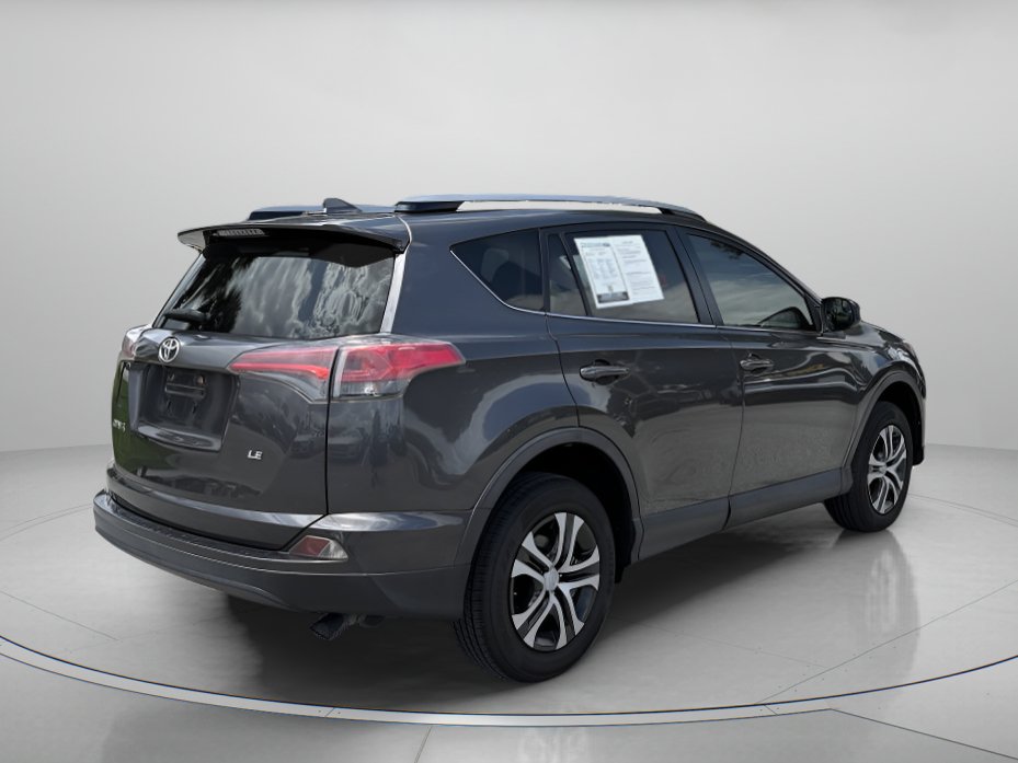 Used 2017 Toyota RAV4 LE FWD image 3