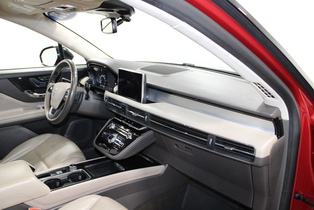 Used 2021 Lincoln Corsair AWD w/ Premium Package image 28