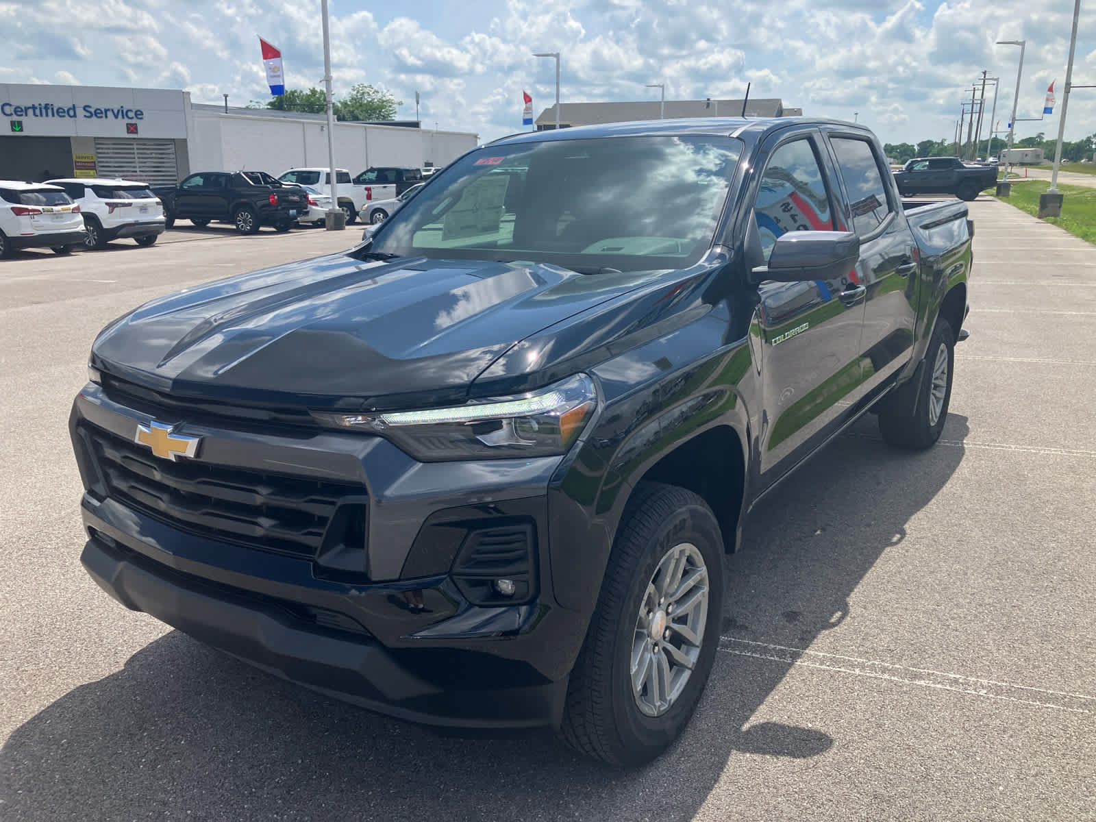 New 2026 Chevrolet Colorado LT w/ LT Convenience Package AWD/4WD image 3