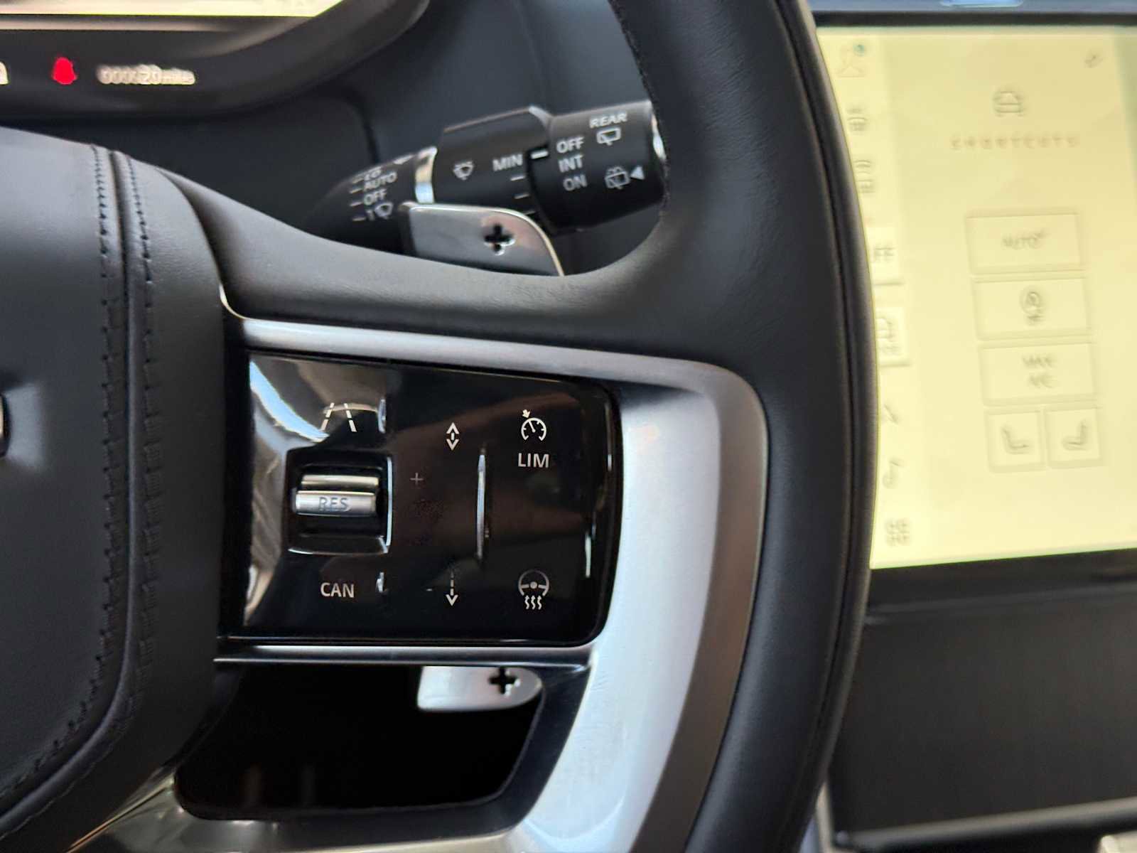 New 2025 Land Rover Range Rover Long Wheelbase SE image 28