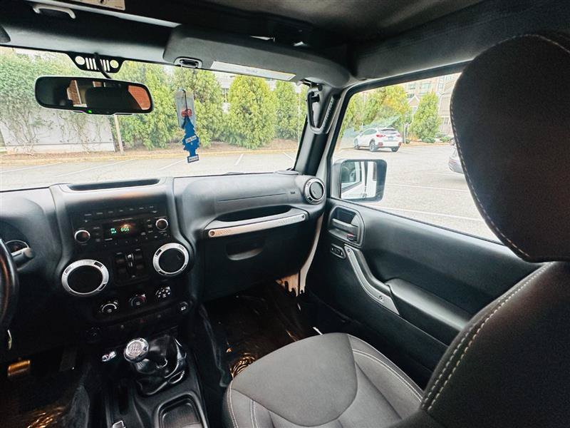Used 2015 Jeep Wrangler Unlimited Sahara AWD/4WD image 21