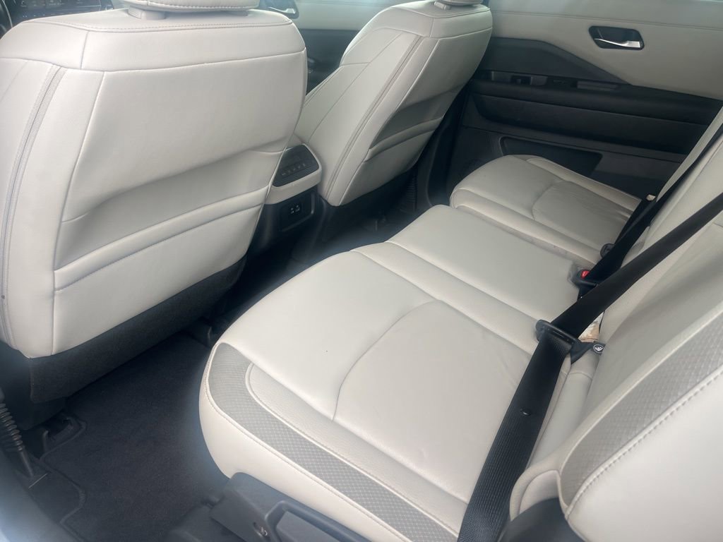 Used 2023 Nissan Pathfinder SL w/ Lighting Package (N92) image 29