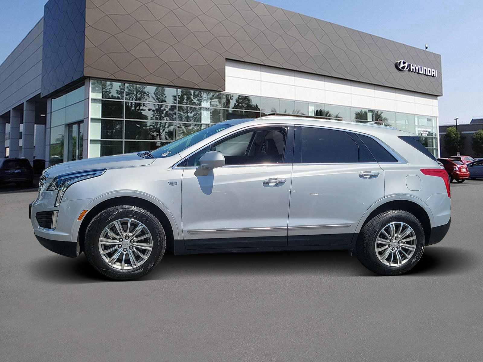 Used 2017 Cadillac XT5 Luxury image 3