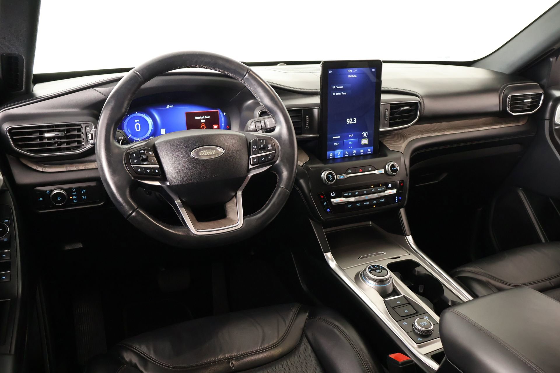 Used 2020 Ford Explorer Platinum w/ Premium Technology Package AWD/4WD image 2