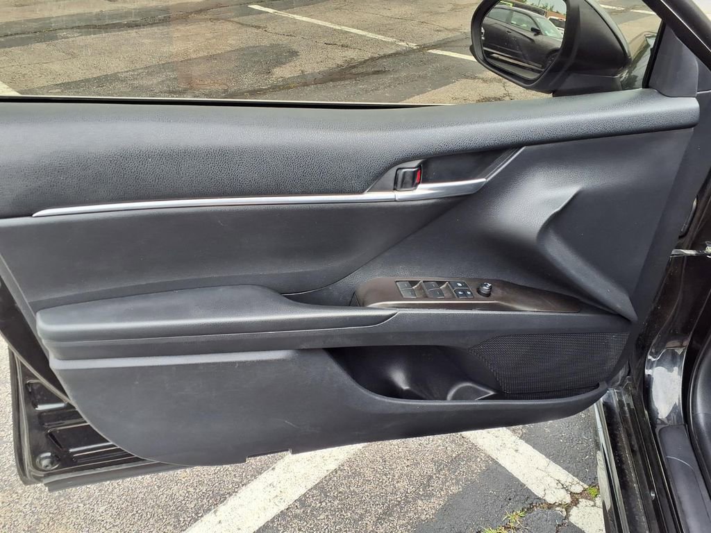 Used 2021 Toyota Camry SE FWD image 22