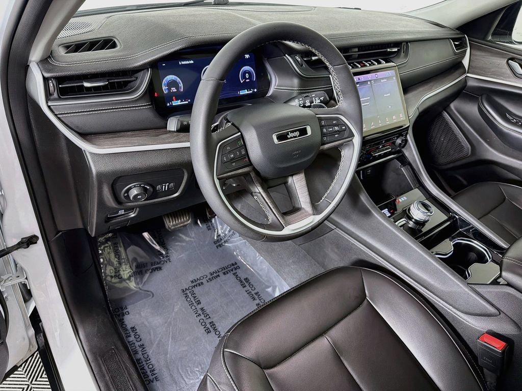 Used 2023 Jeep Grand Cherokee L Limited AWD/4WD image 9
