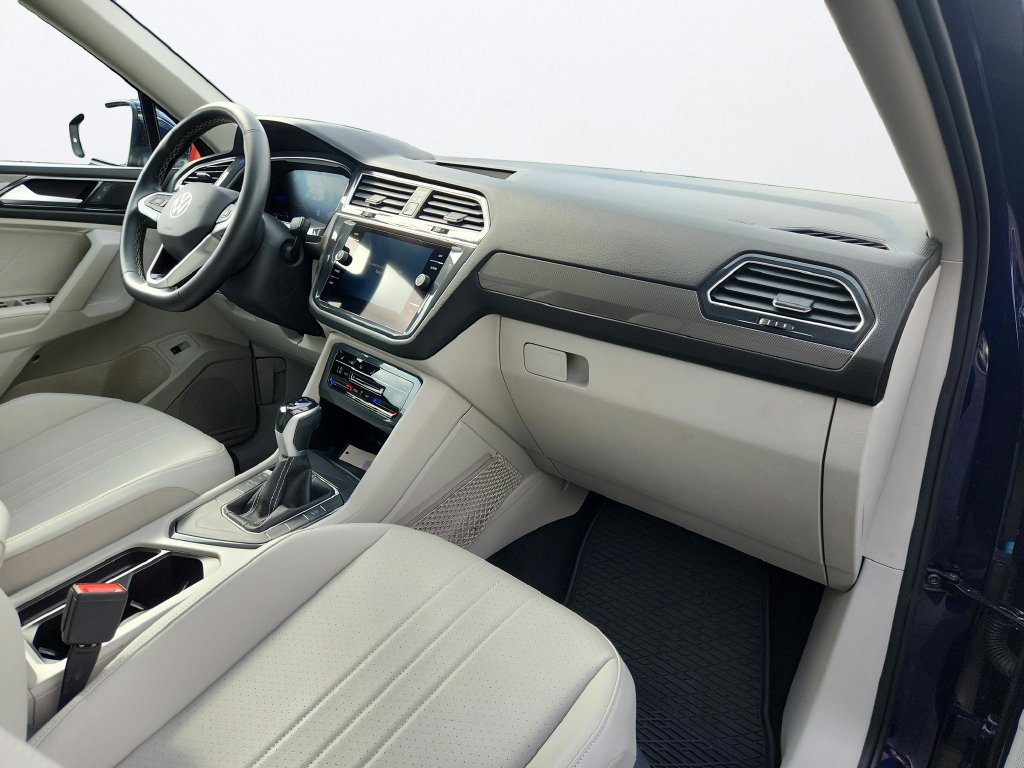 Certified 2023 Volkswagen Tiguan SE FWD image 24