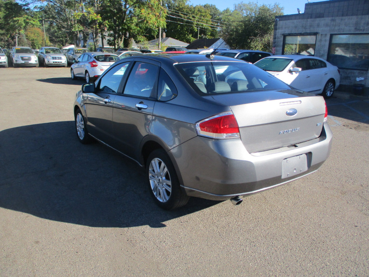 Used 2010 Ford Focus SEL image 4
