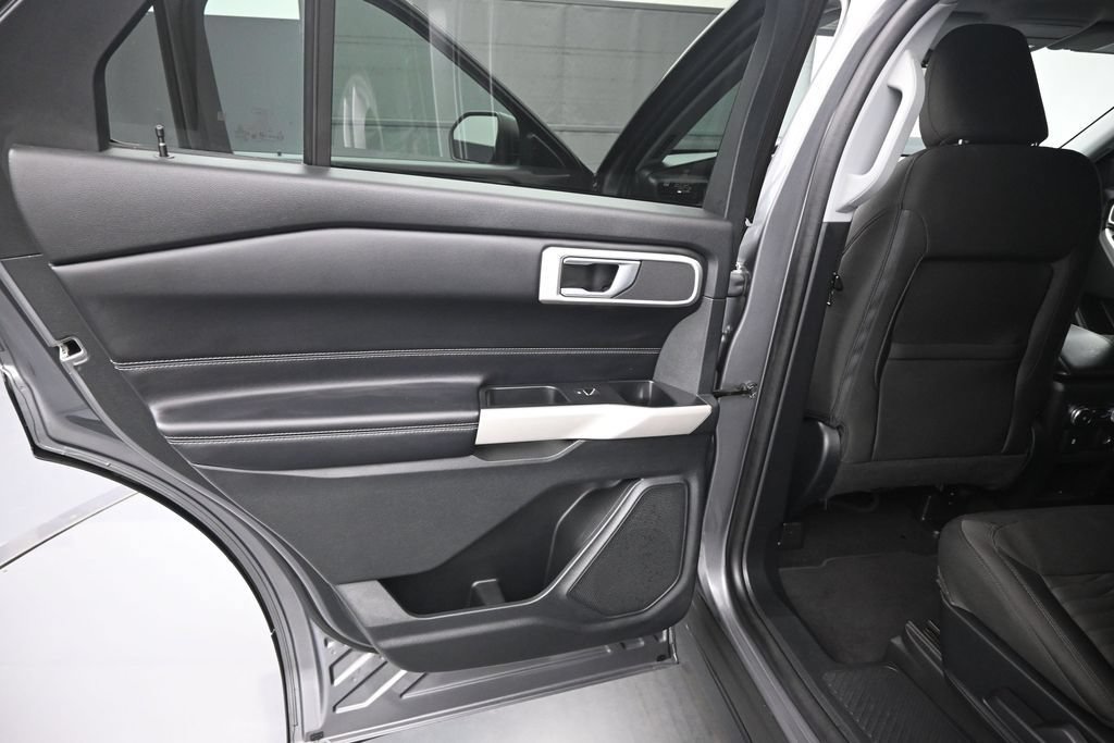 Used 2021 Ford Explorer XLT RWD image 11