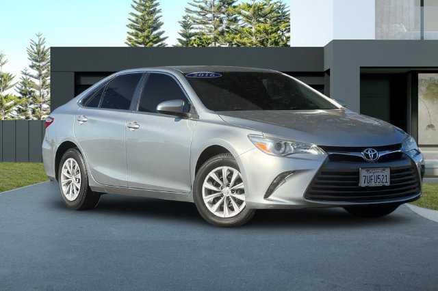 Used 2016 Toyota Camry LE FWD image 2