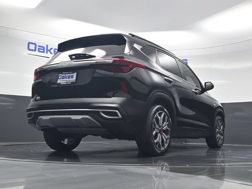 Certified 2022 Kia Seltos SX w/ Sunroof Package AWD/4WD image 47