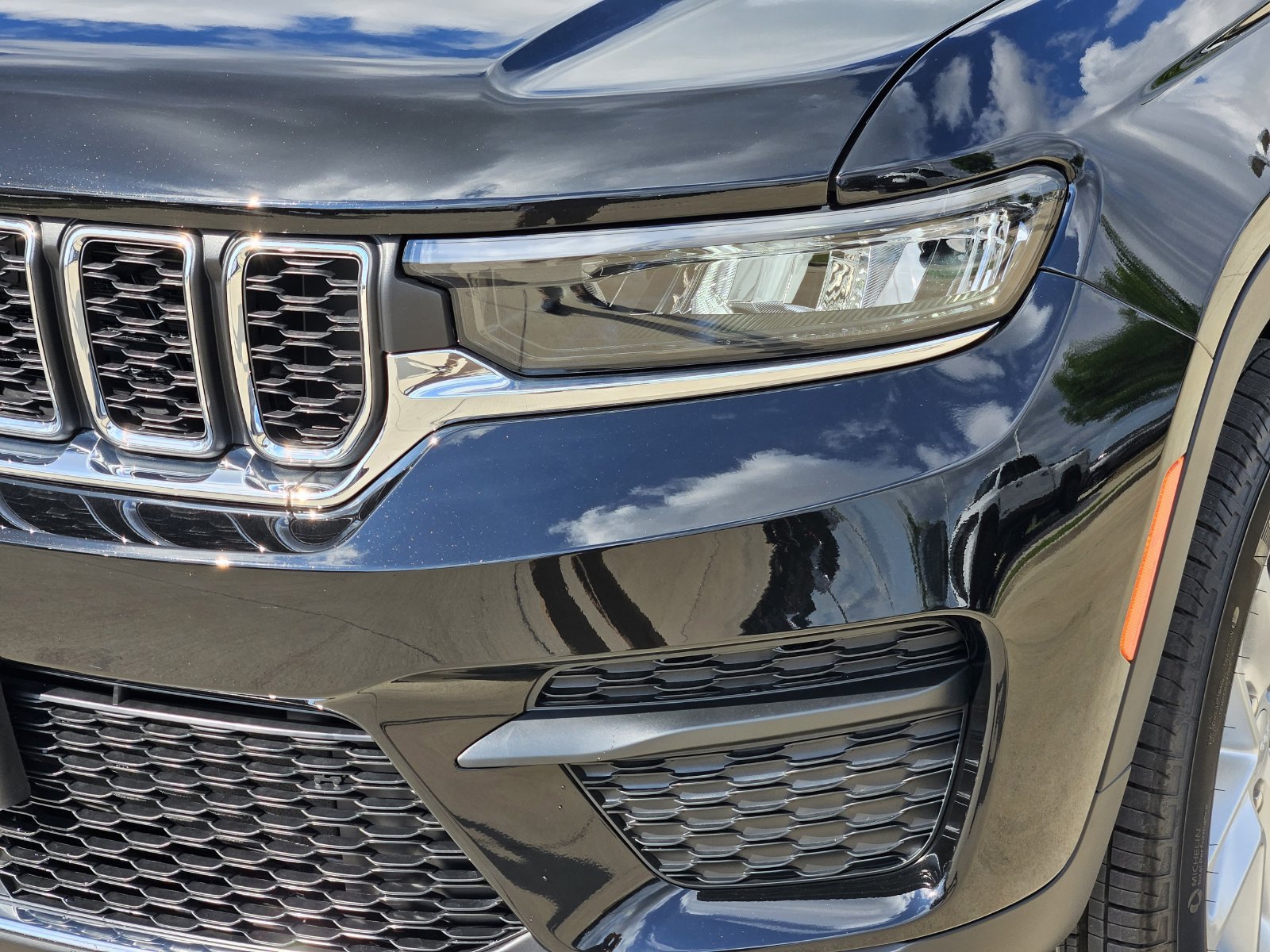 New 2026 Jeep Grand Cherokee Laredo RWD image 10