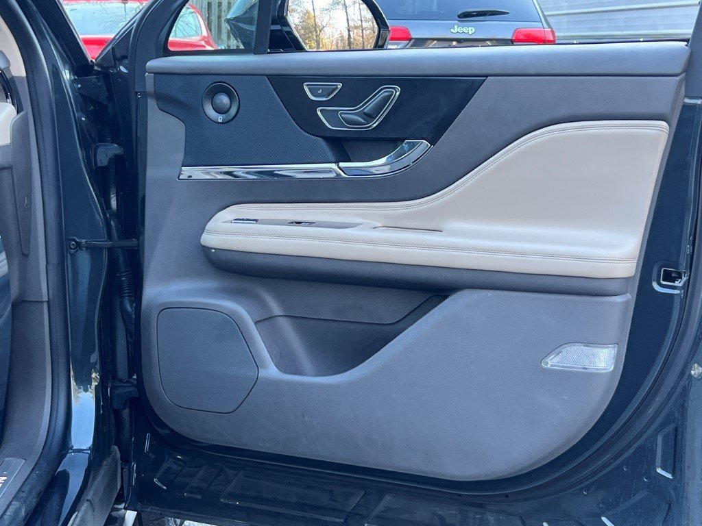 Used 2022 Lincoln Corsair Reserve w/ Sport Package image 8