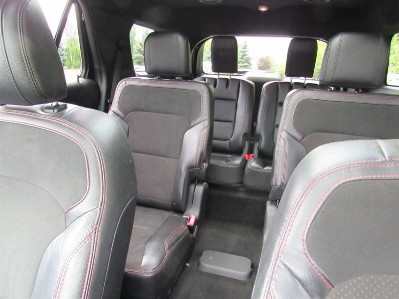 Used 2018 Ford Explorer XLT w/ XLT Appearance Package AWD/4WD image 17