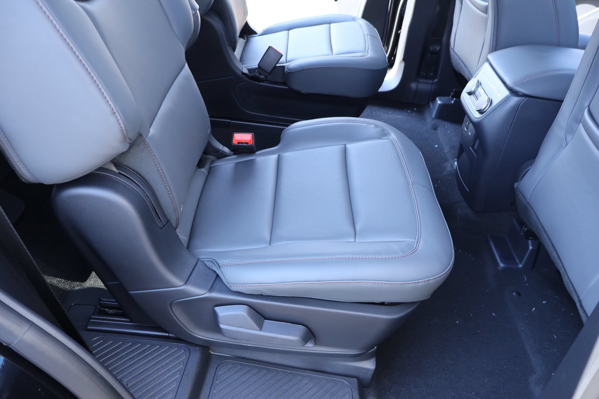 New 2026 Ford Explorer Active w/ Active Comfort Package AWD/4WD image 16
