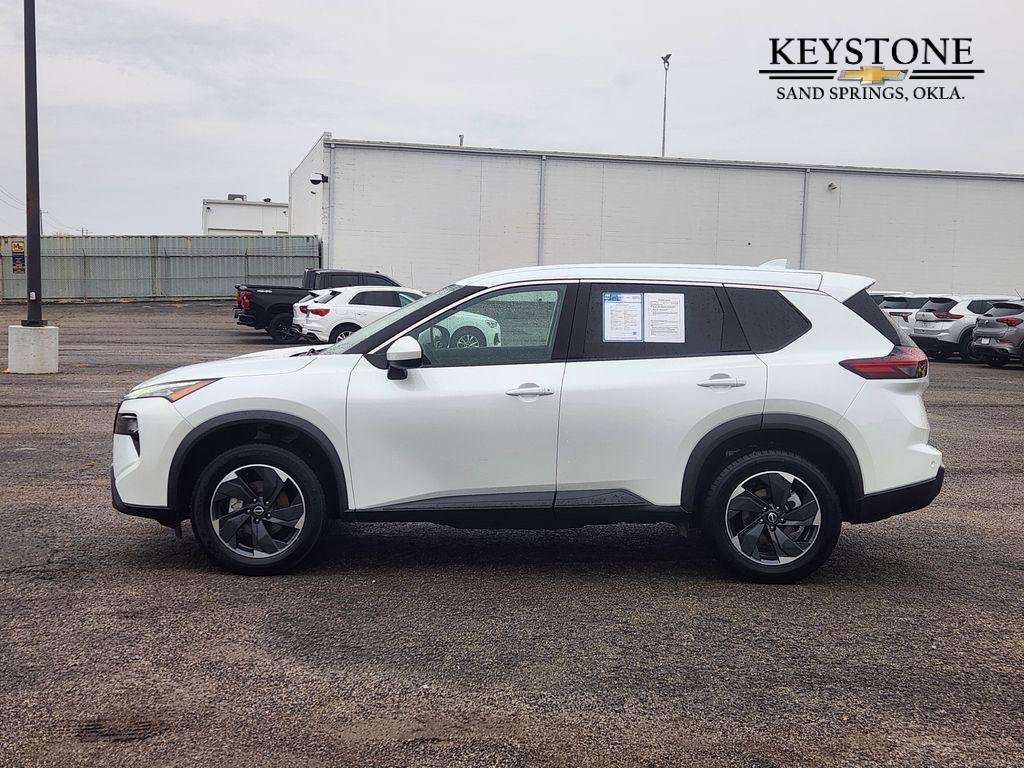 Used 2024 Nissan Rogue SV image 4