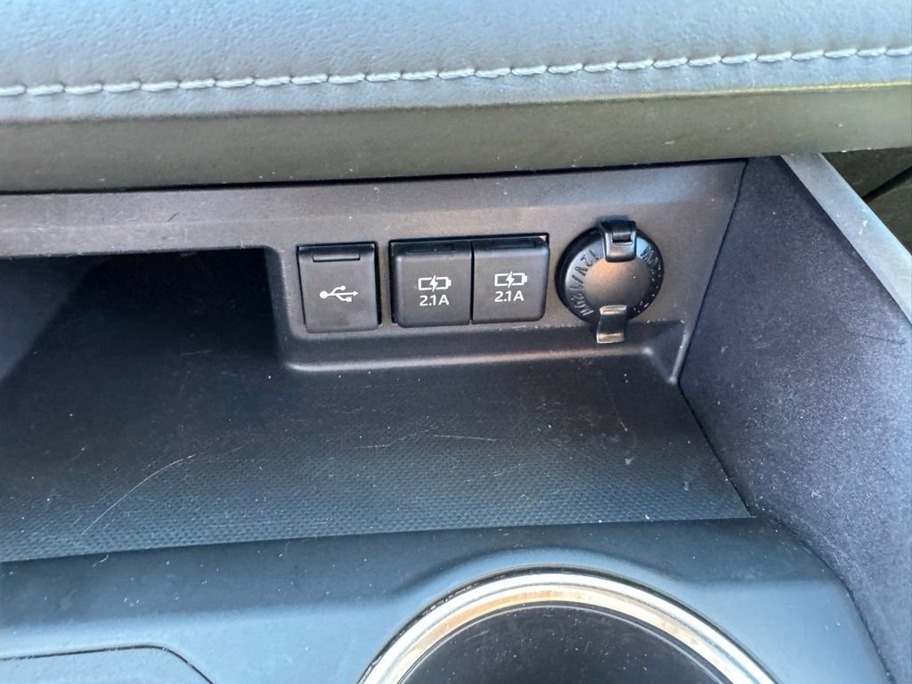Used 2020 Toyota Highlander XLE AWD/4WD image 27