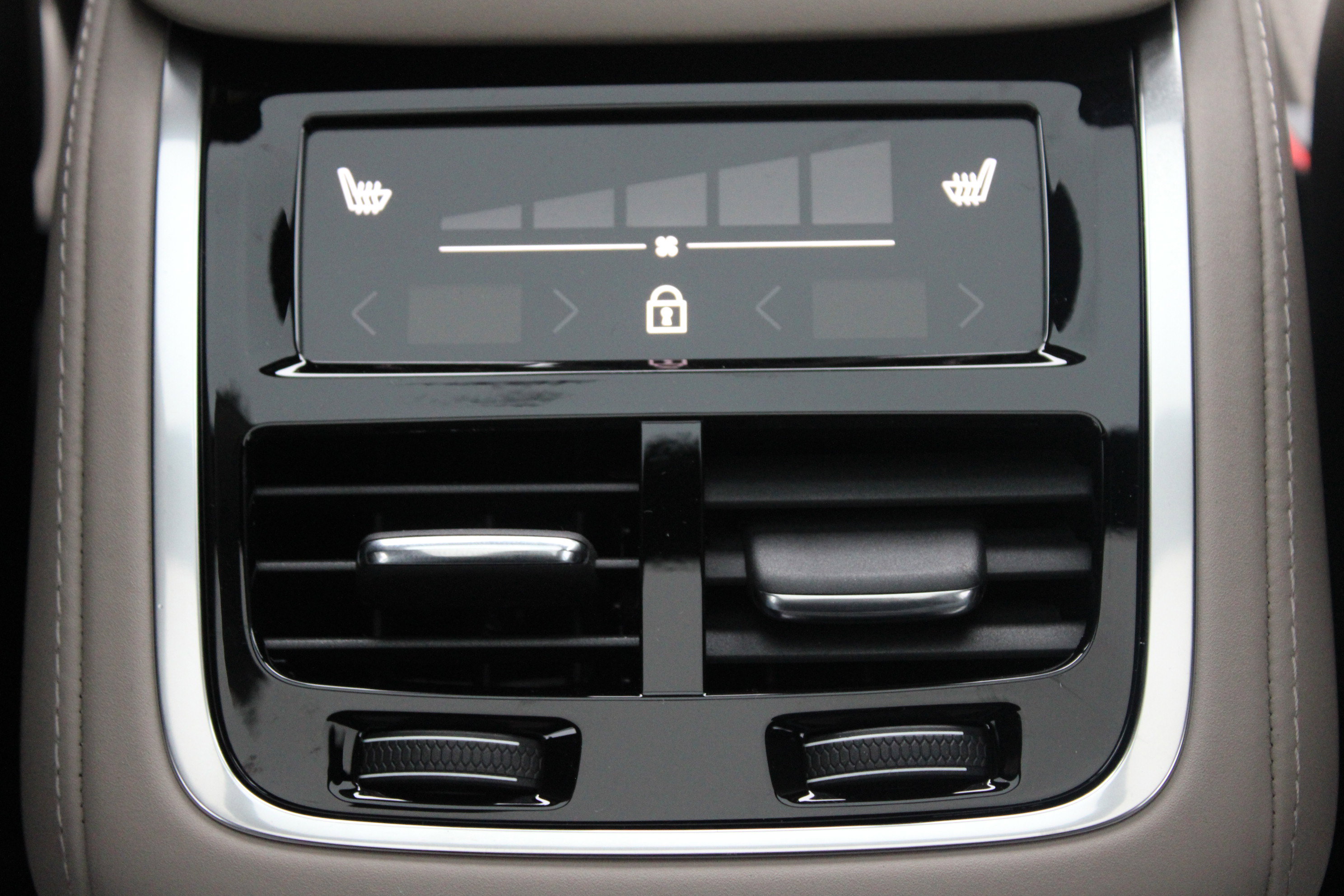 New 2026 Volvo XC90 B6 Plus w/ Protection Package AWD/4WD image 43