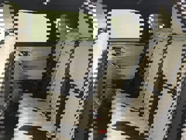 Used 2020 Land Rover Range Rover Velar R-Dynamic S image 22