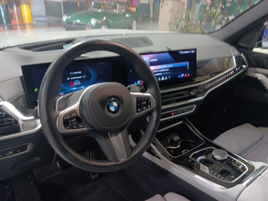Certified 2026 BMW X7 xDrive40i w/ M Sport Package AWD/4WD image 5