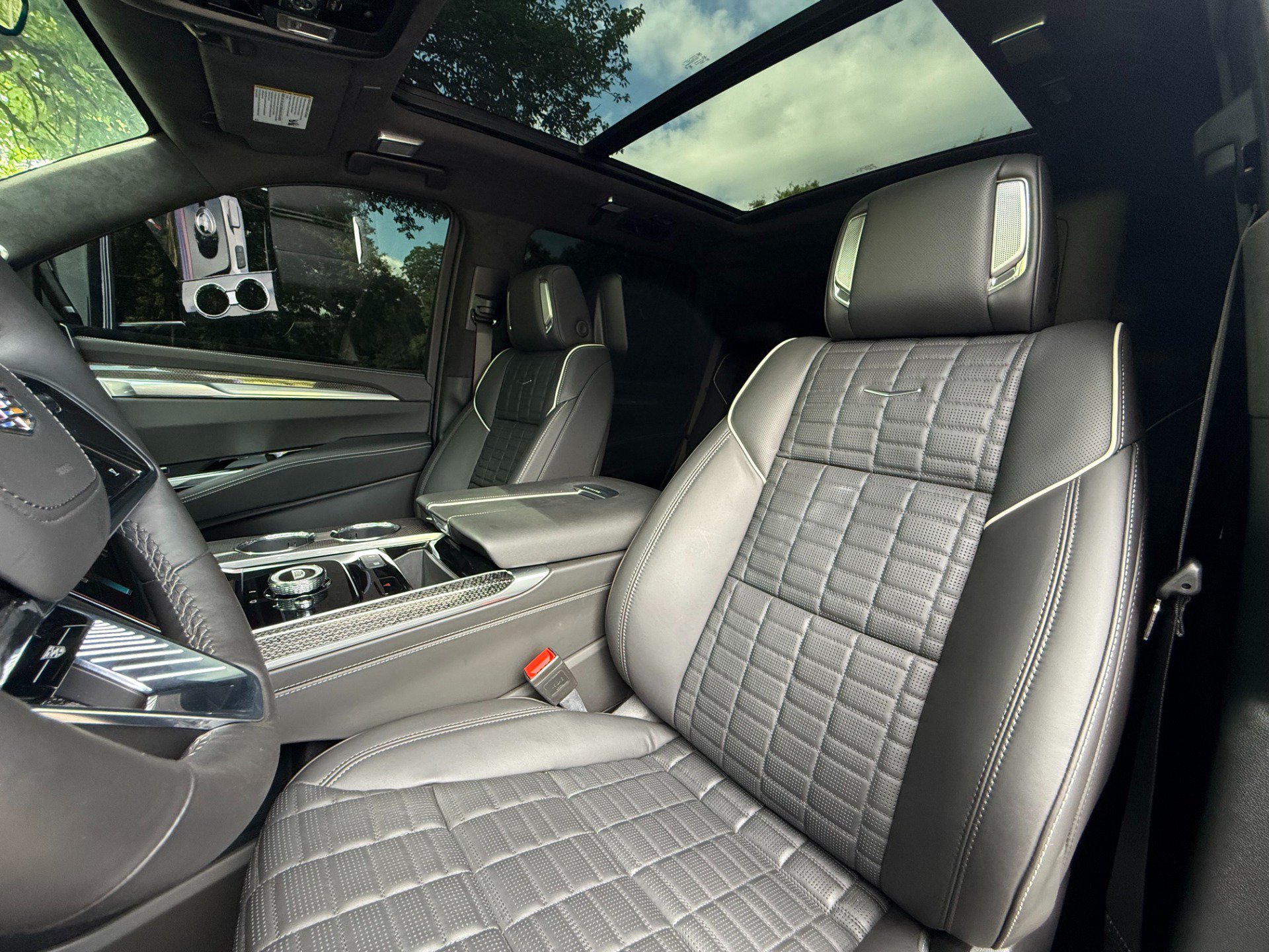 Used 2025 Cadillac Escalade V AWD/4WD image 10