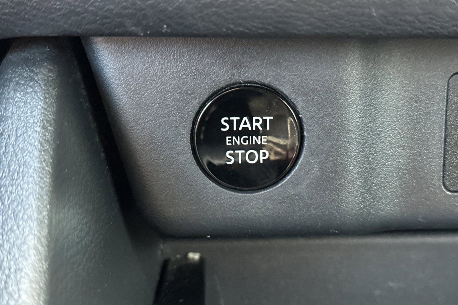 Used 2024 Nissan Rogue SV image 25